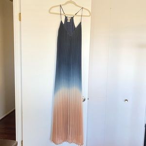 Beautiful Ombré Pleated Maxi Dress Size L